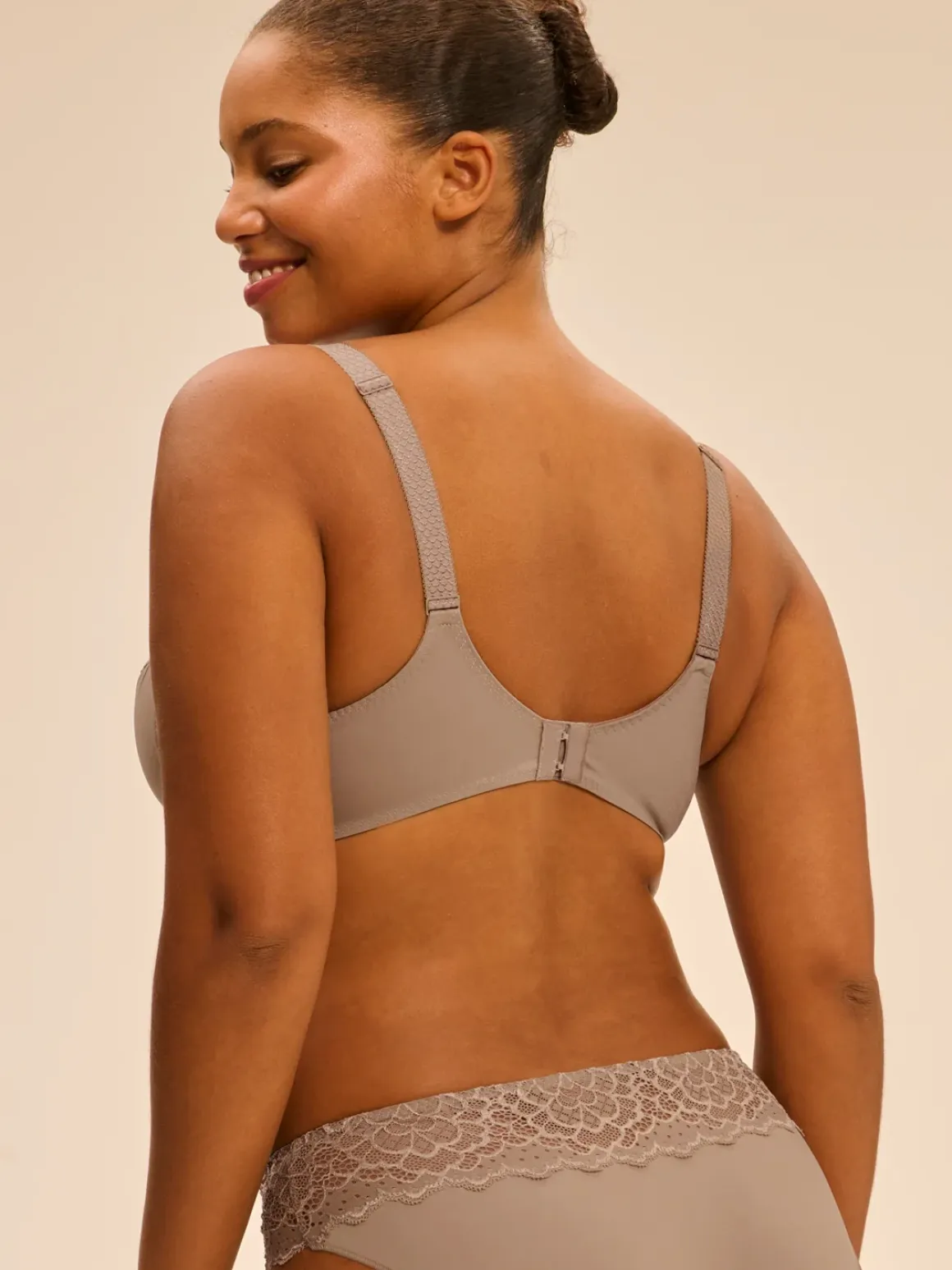 Soutien-gorge avec armature emboitant - Grège