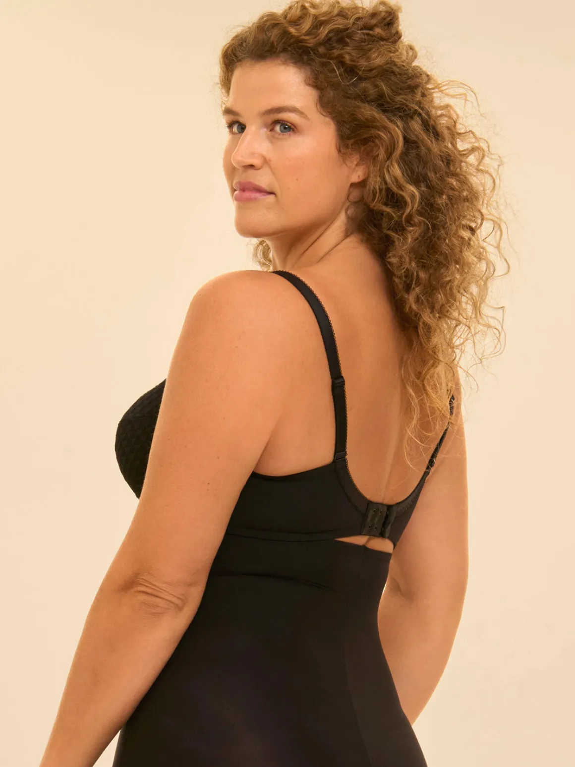 Soutien-gorge avec armature emboitant - Noir