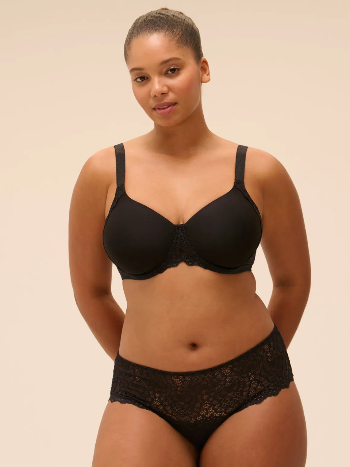 Soutien-gorge avec armatures moulé rigide - Noir