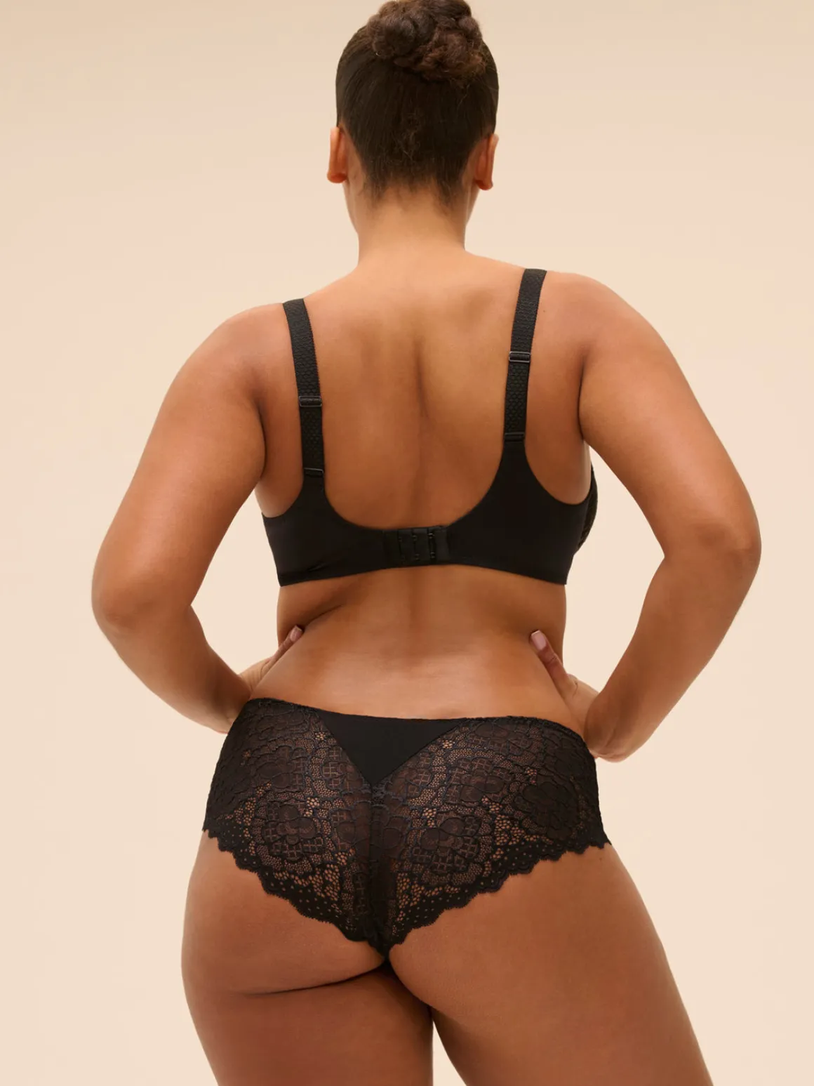 Soutien-gorge avec armatures moulé rigide - Noir