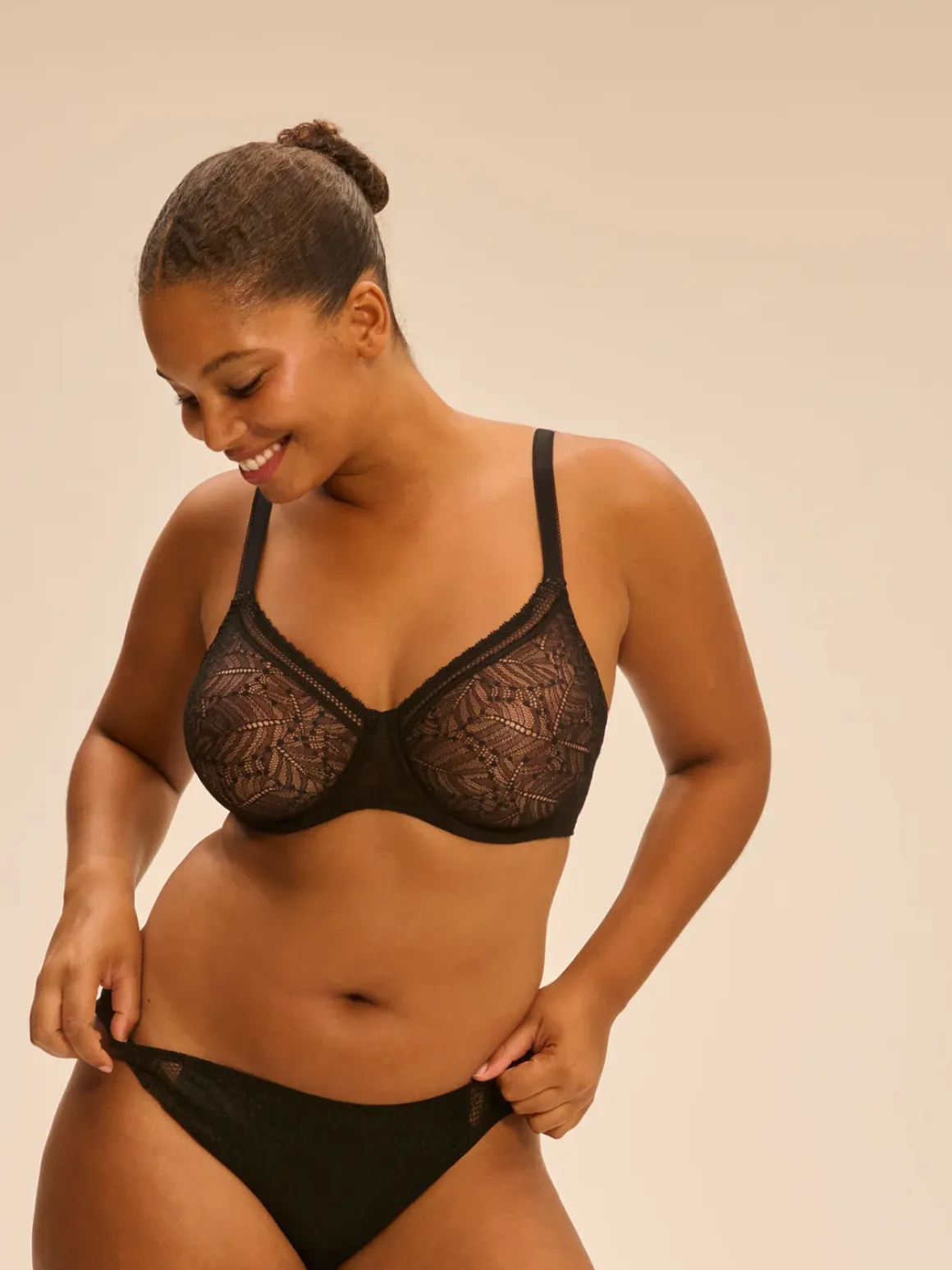 Soutien-gorge avec armatures moulé décolleté plongeant - Noir