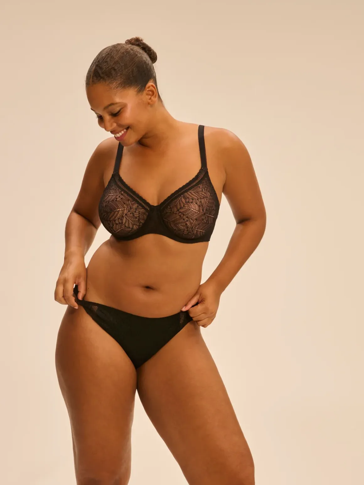 Soutien-gorge avec armatures moulé décolleté plongeant - Noir
