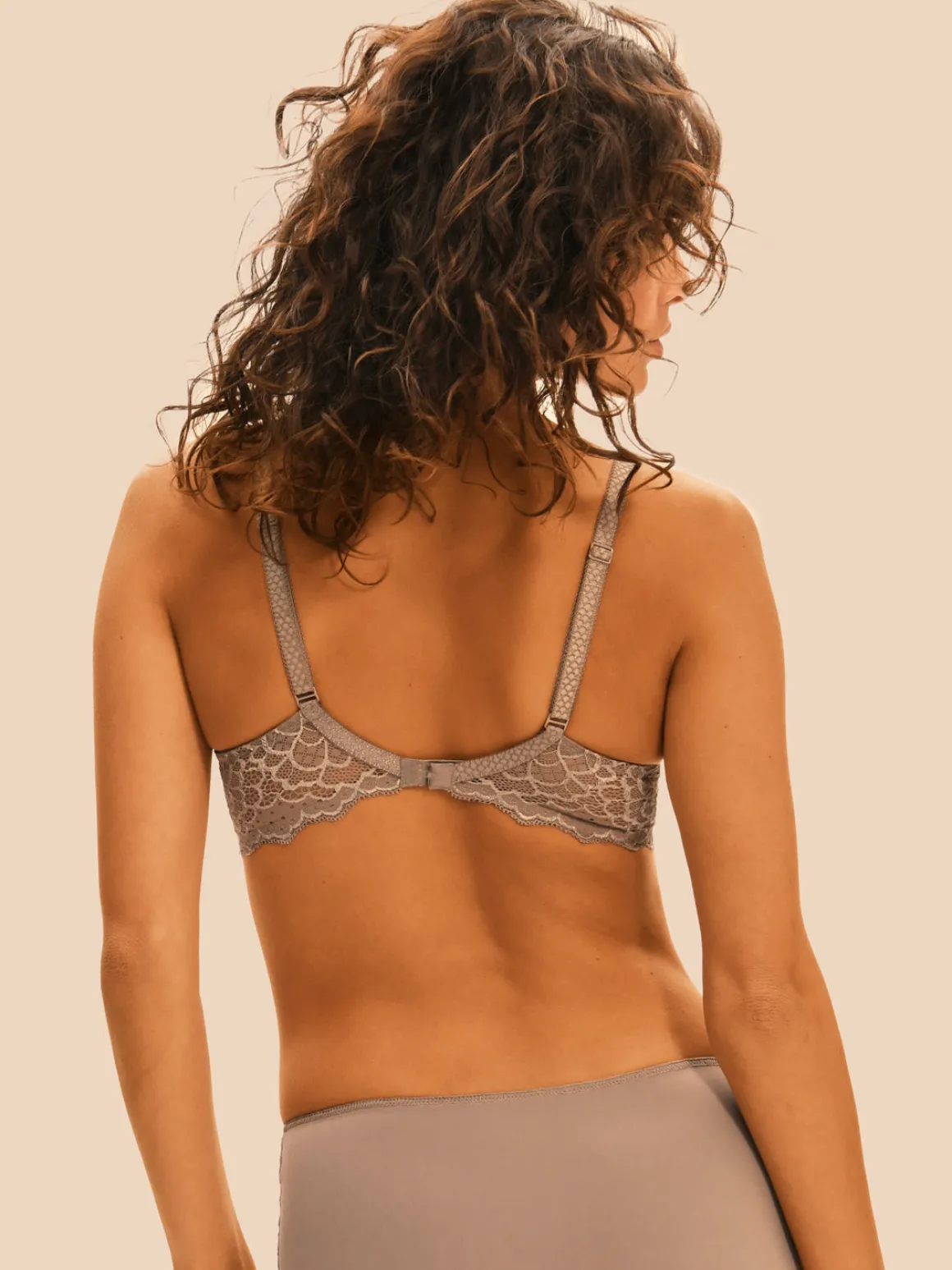 Soutien-gorge spacer décolleté plongeant - Grège